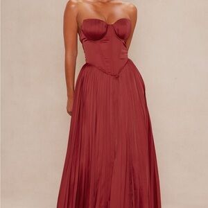Chic Strapless Burgundy Prom Dress